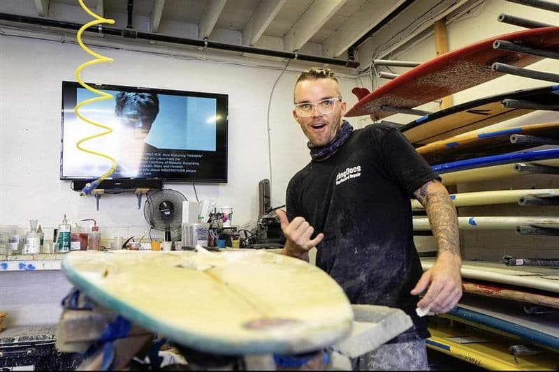 DingDocs Surfboard Repair workshop